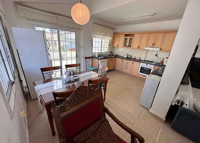 Kyrenia Center 3 Bedroom アパート キレニア