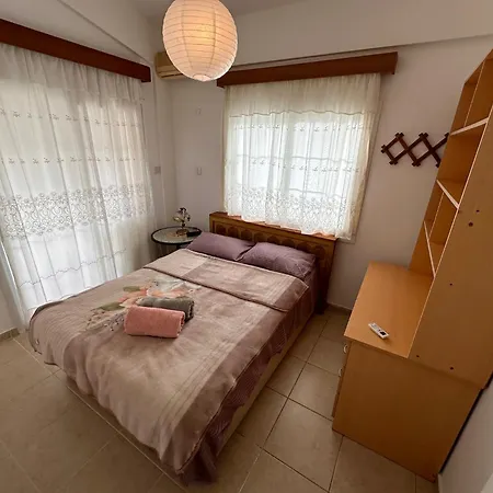 Kyrenia Center 3 Bedroom アパート キレニア