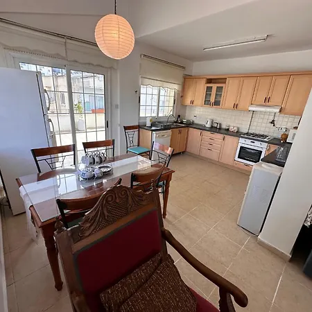 Kyrenia Center 3 Bedroom アパート キレニア